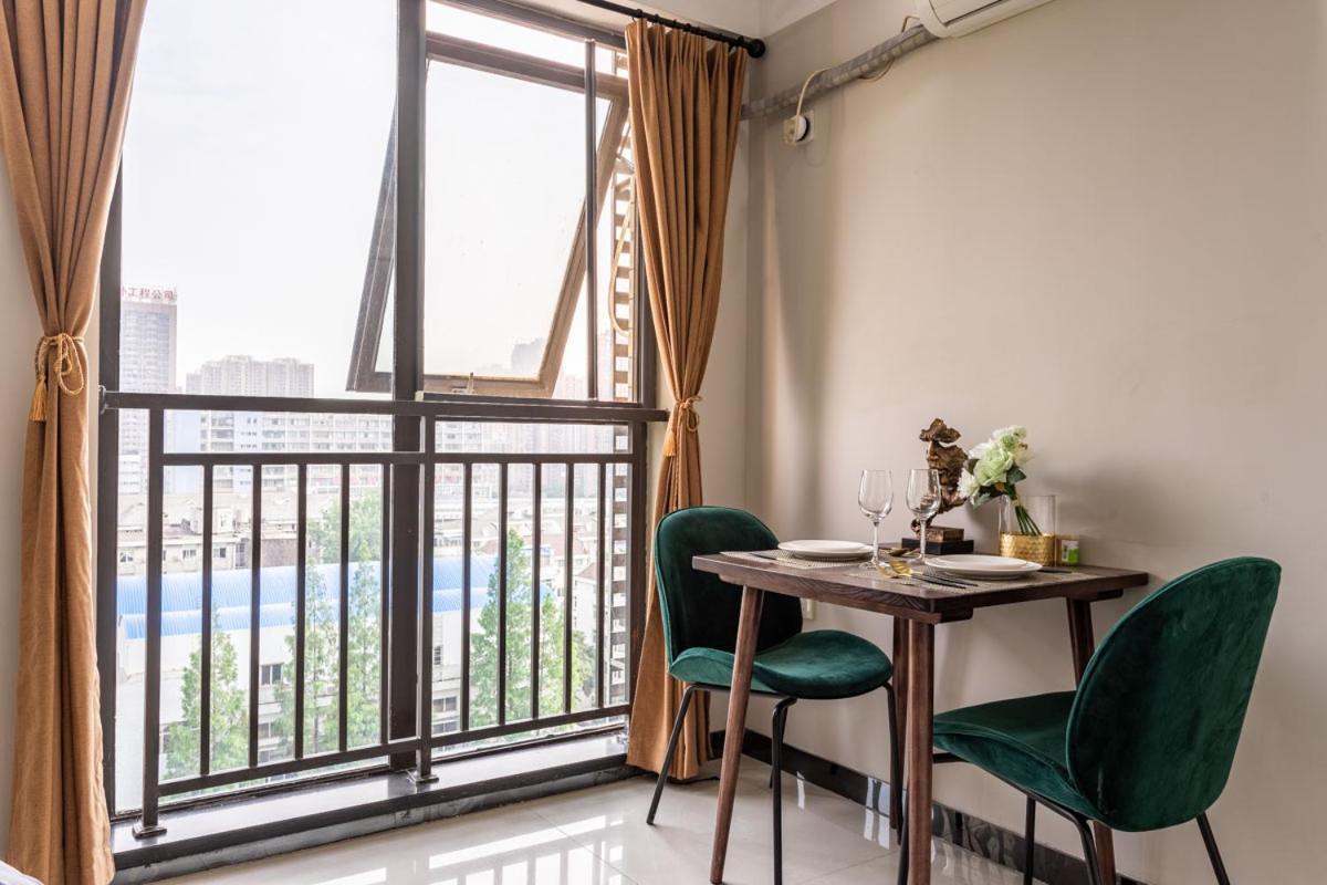 Wuhan Hongshan-Guanggu Square- Locals Apartment 00157650 Екстер'єр фото